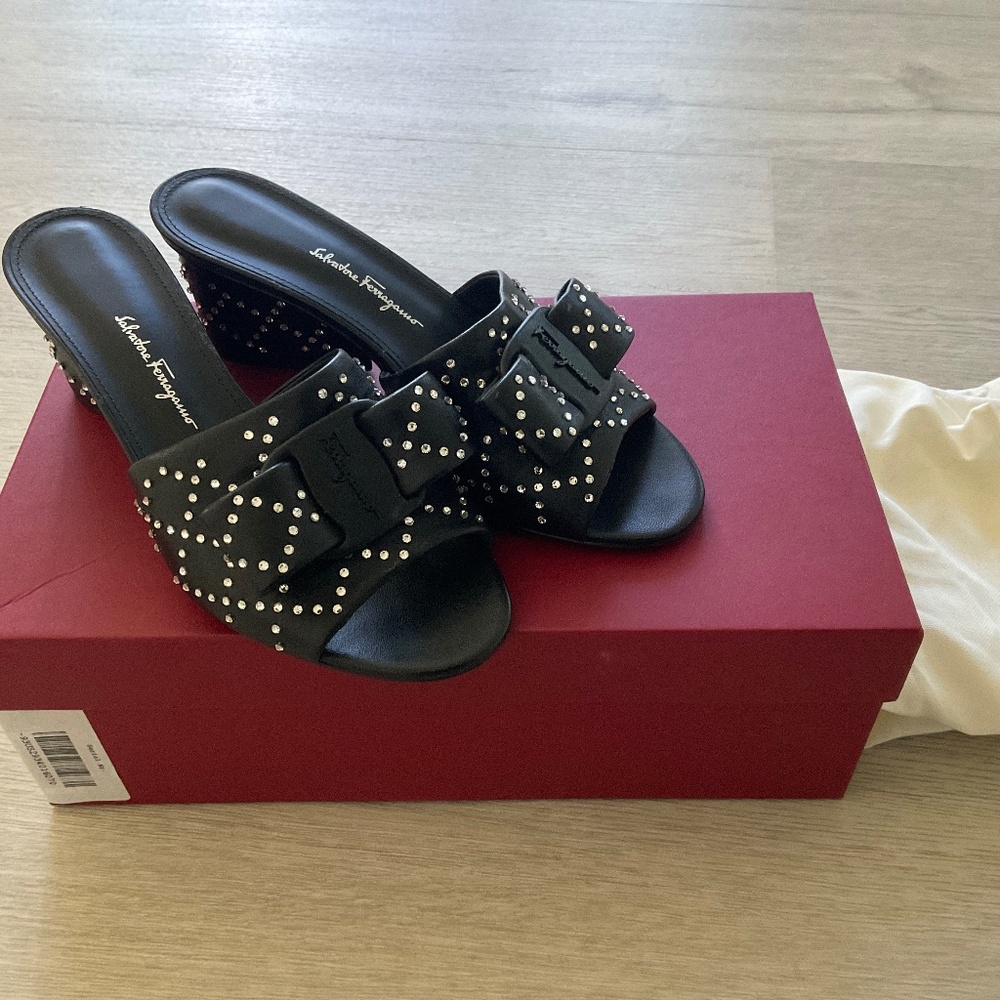 Ferragamo Vera sandal limited edition new in box